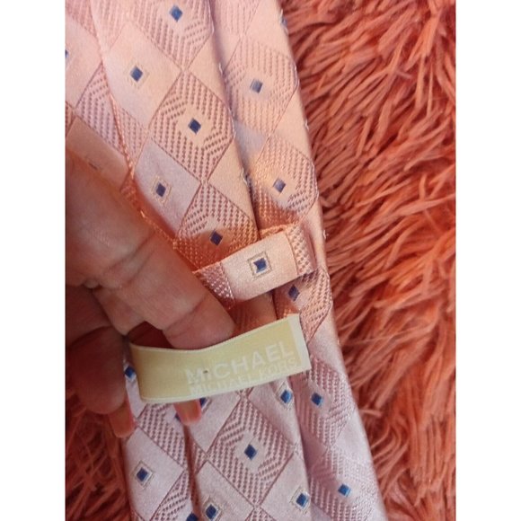 Men's Michael Michael Kors Diamond Print Light Pink/Blue 100% Silk Tie - Picture 5 of 6